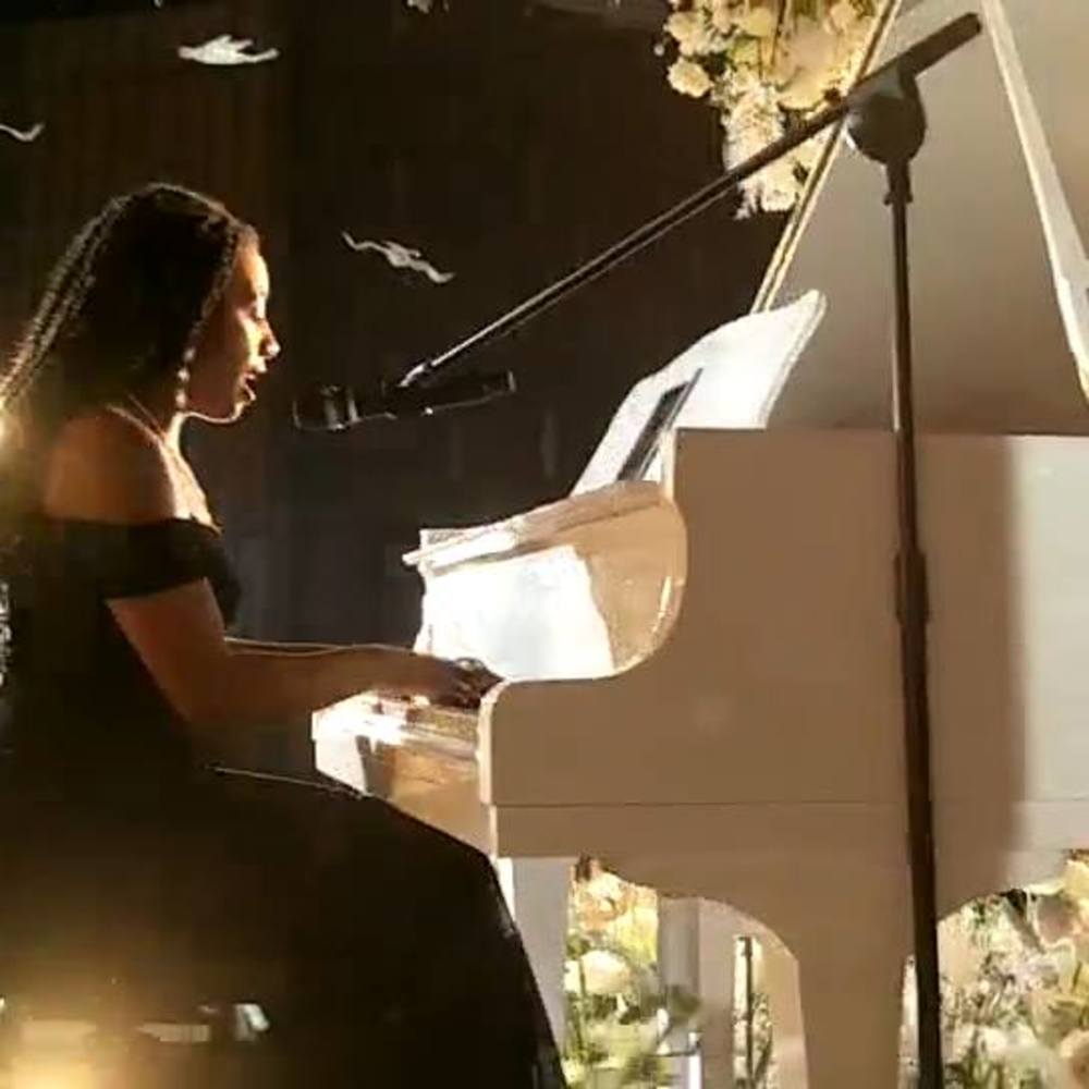 Meet your Posher, Persona